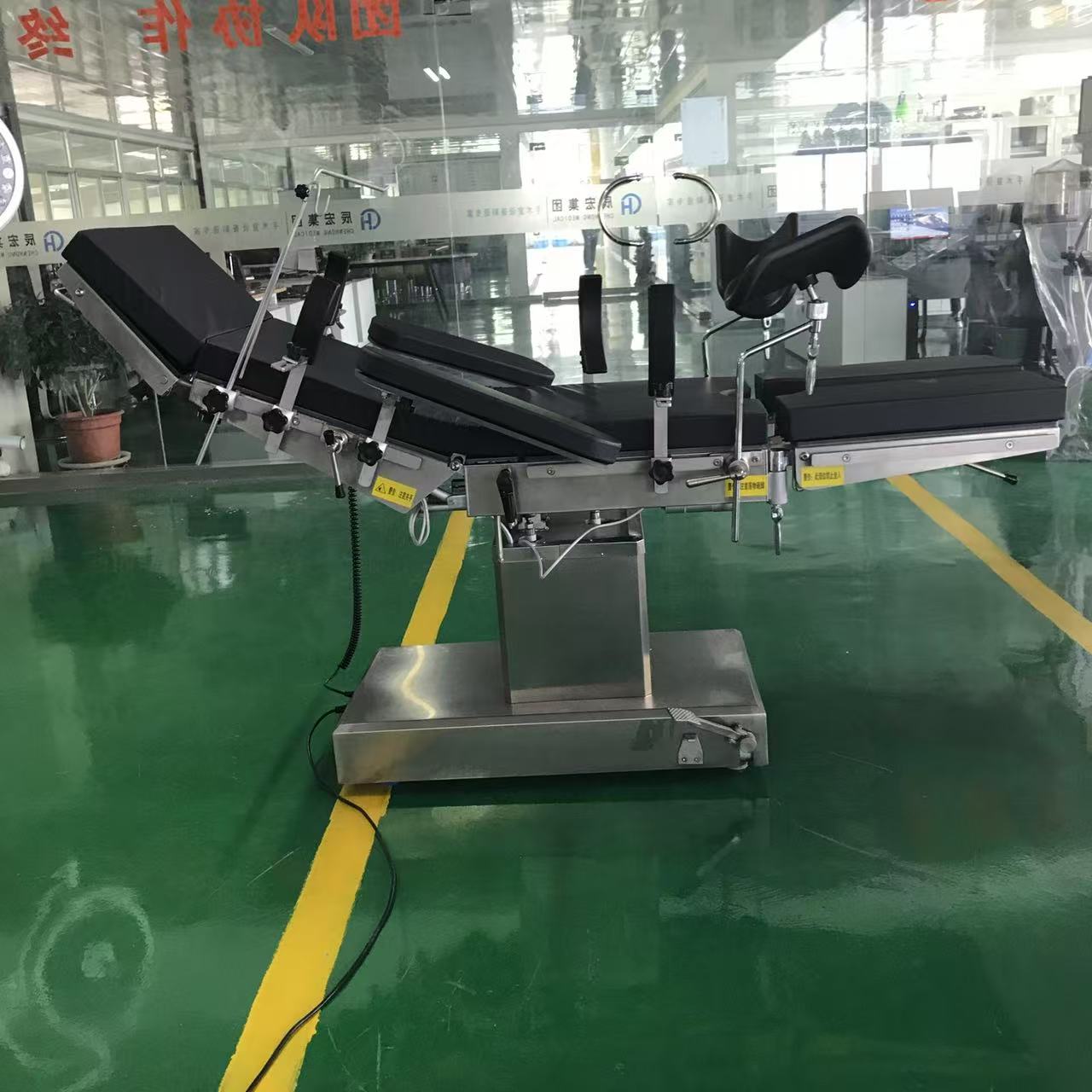 Heavy-duty electric operating table configured for bariatric surgical procedures