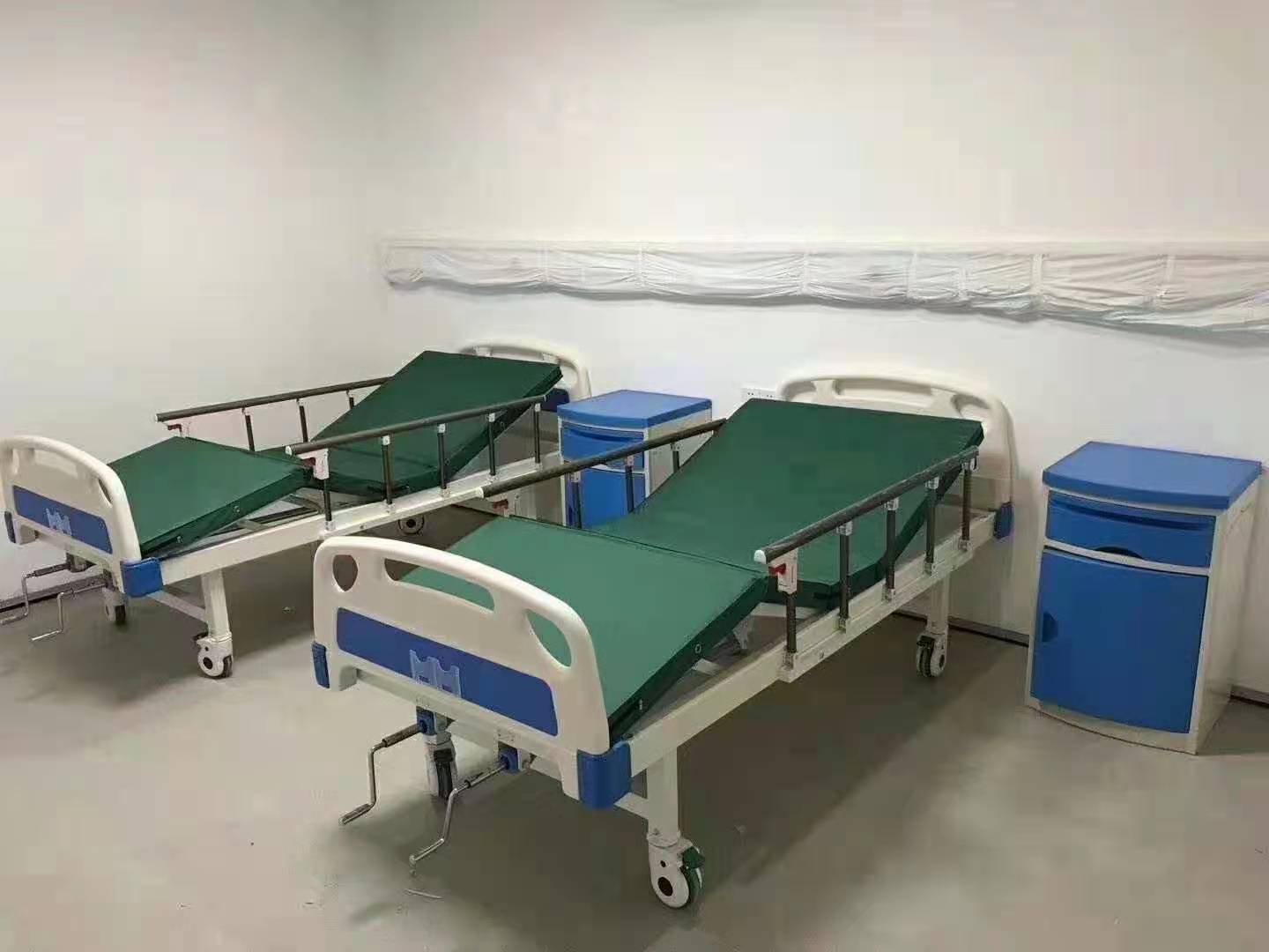 Clean hospital room interior showing uncluttered wall zones that support proper air return placement and circulation paths