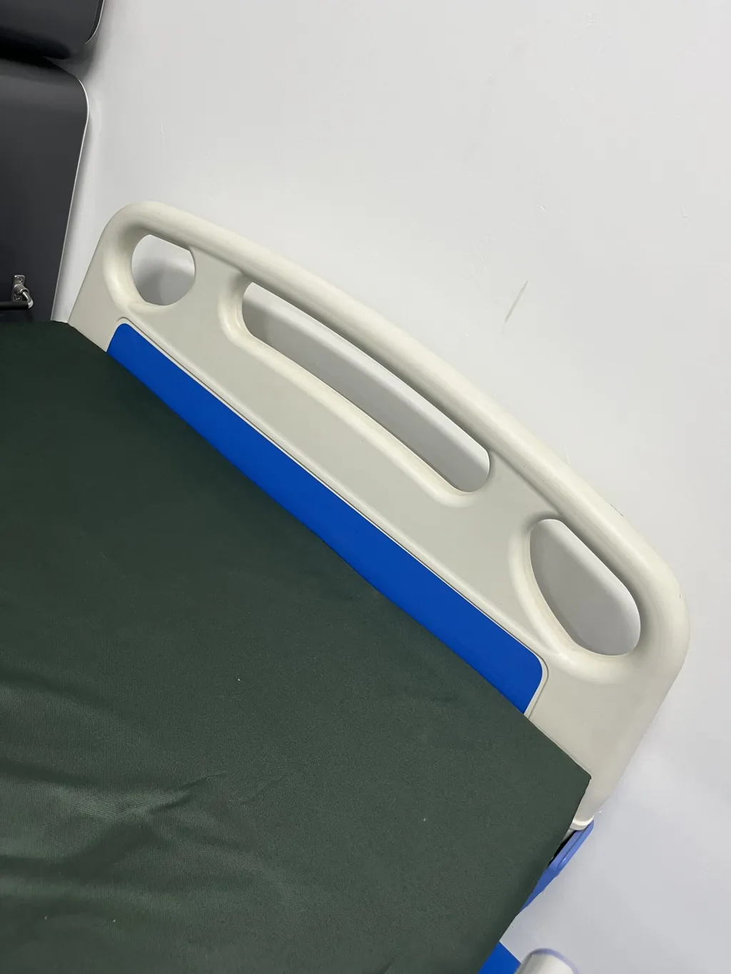 Hospital bed replacement cycle planning with electric ward bed