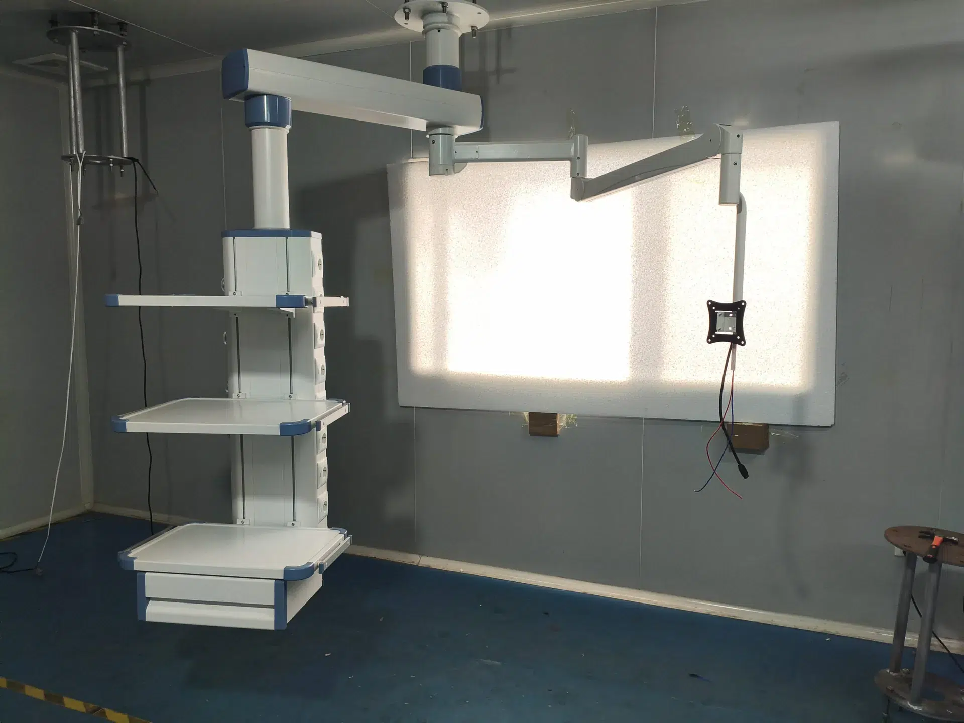 medical equipment installation planning with pendants and infrastructure
