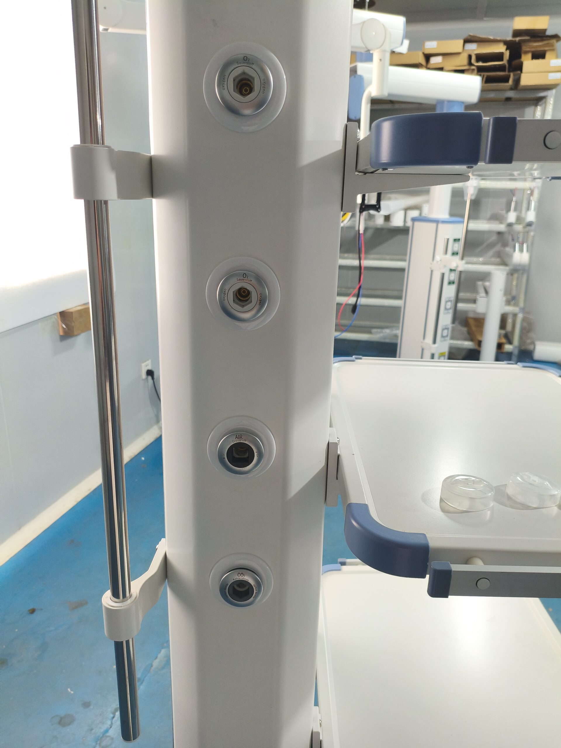 Medical pendant with gas and power services for operating room ceilings
