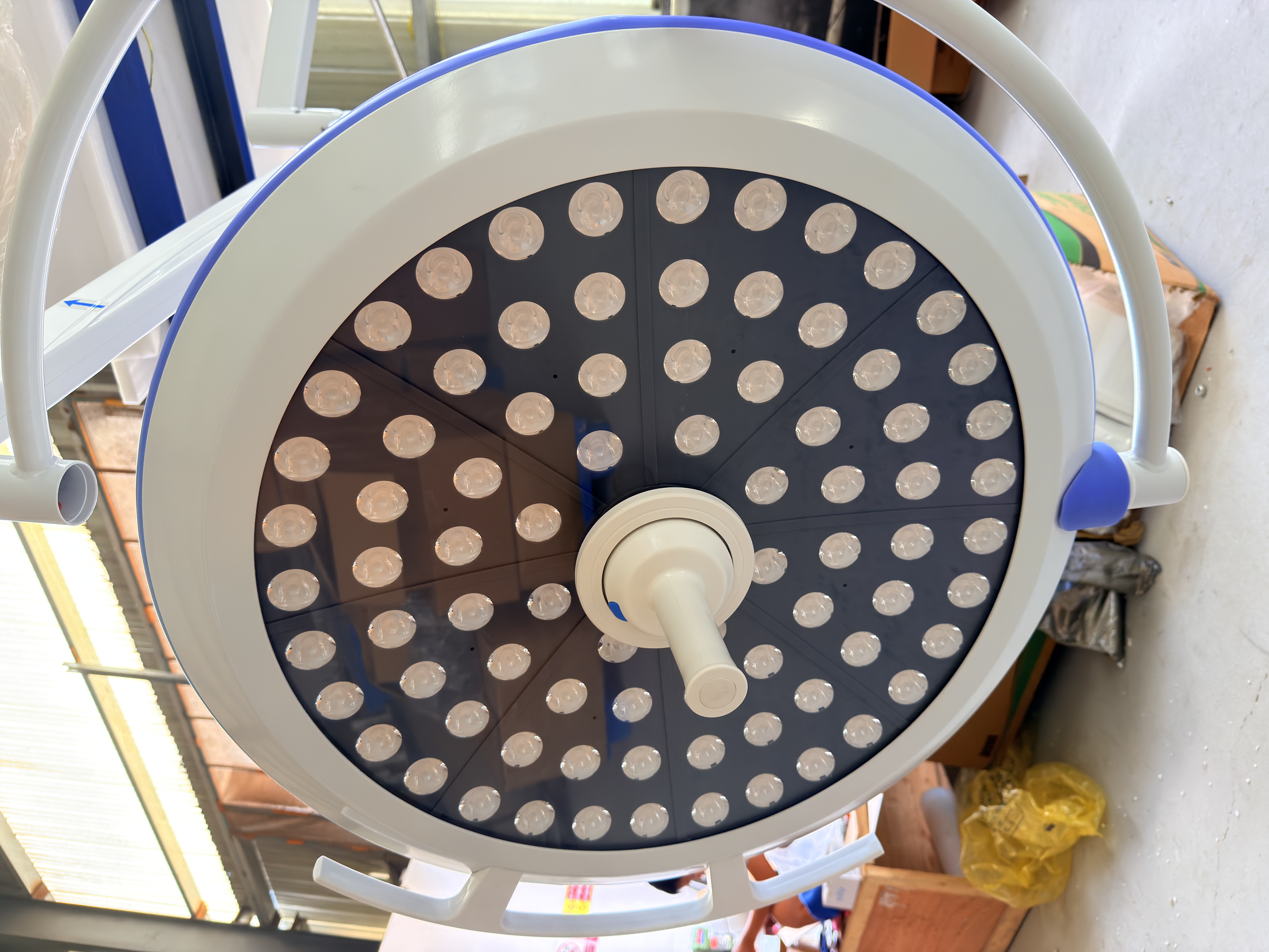 Sanyang Medical LED surgical light 700/500 color product photo drift