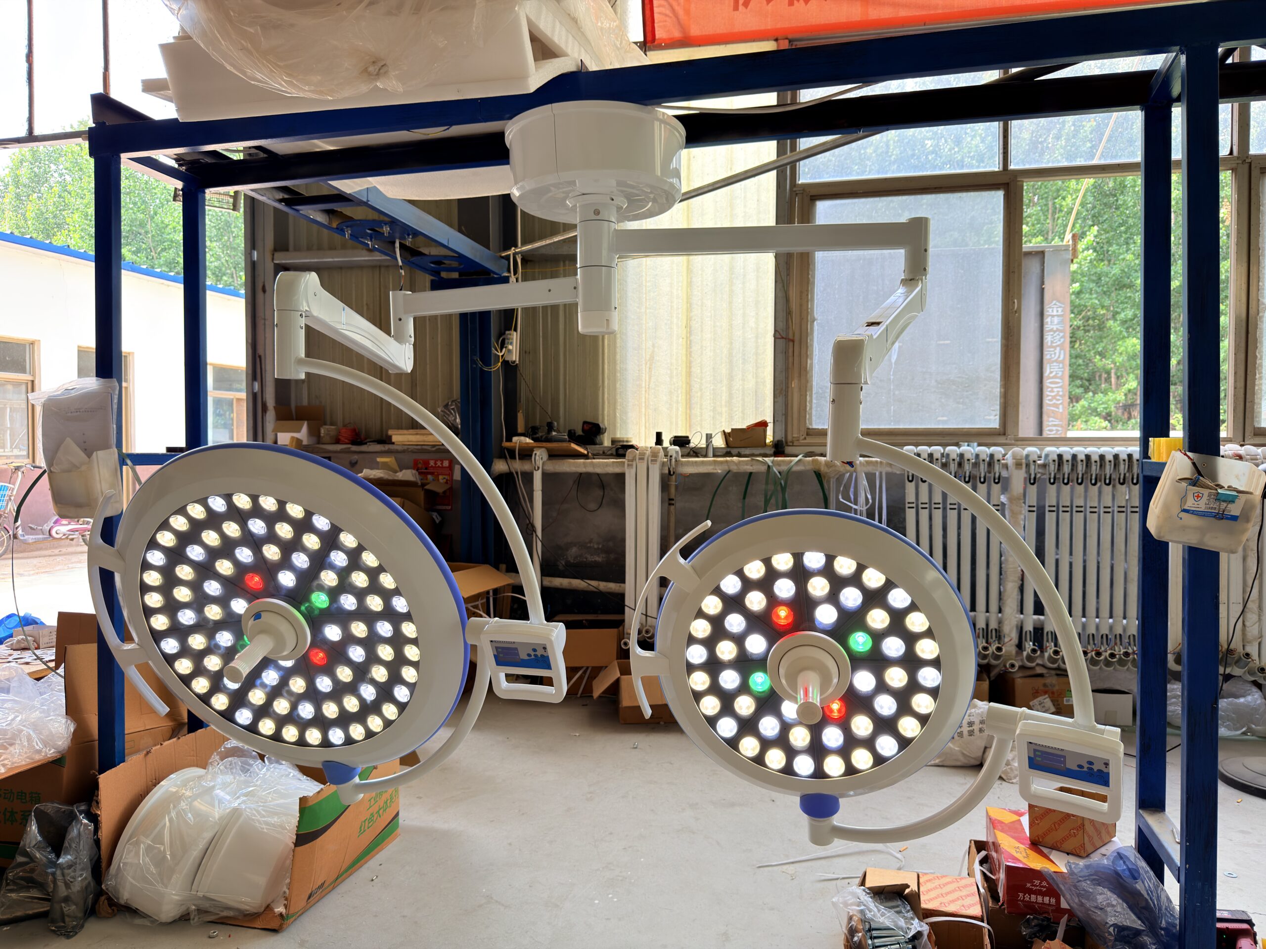Cabeza de luz quirúrgica sellada diseñada para desinfección repetida entre procedimientos quirúrgicos