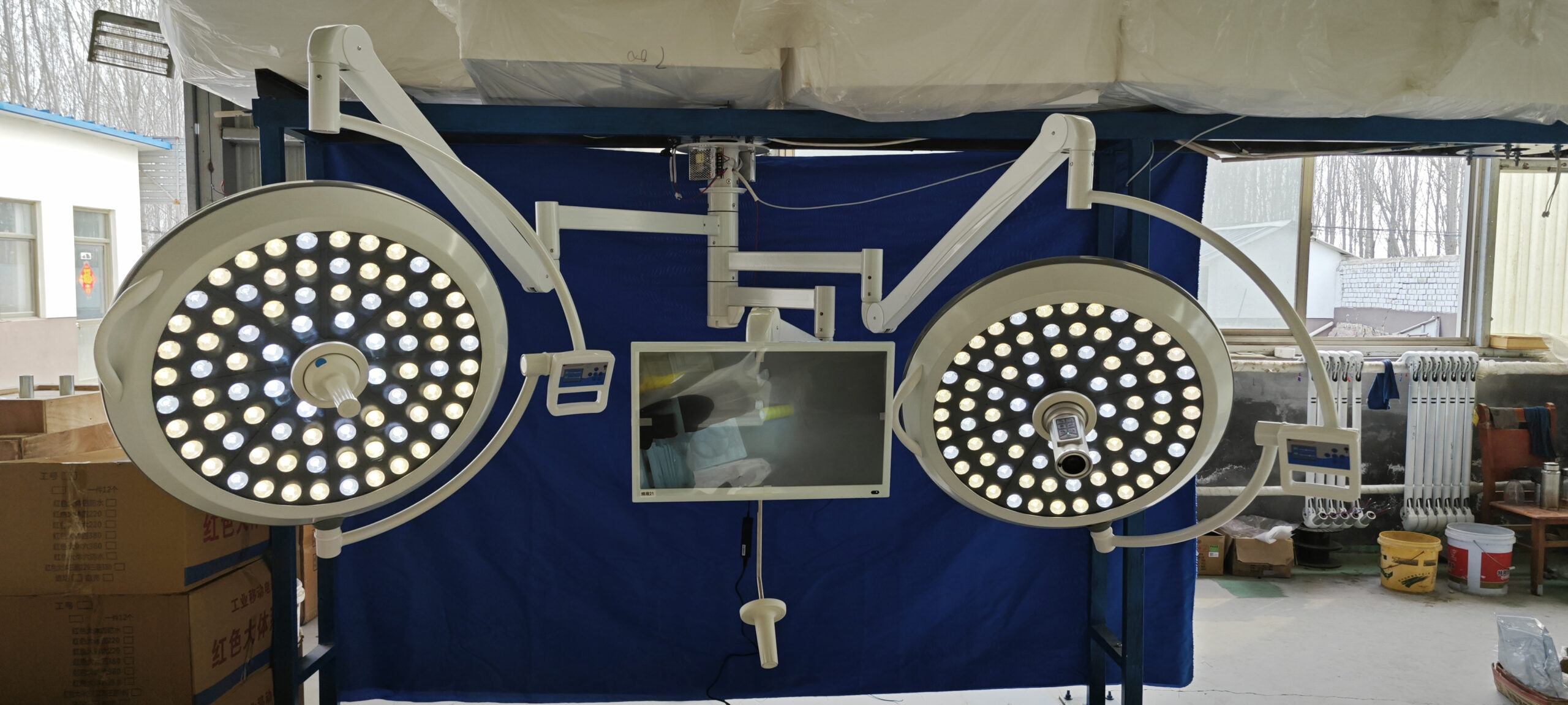 Sanyang Medical camera-integrated LED surgical light showing the coaxial camera module